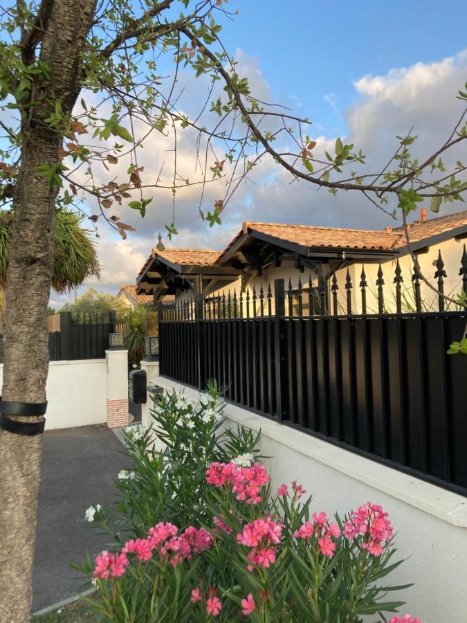 Hotel Particulier - Les Lodges Du Bassin D'Arcachon- Petit-Dejeuner Sur Demande- Prestations Haut De Gamme กูฌ็อง-เมสทราส ภายนอก รูปภาพ