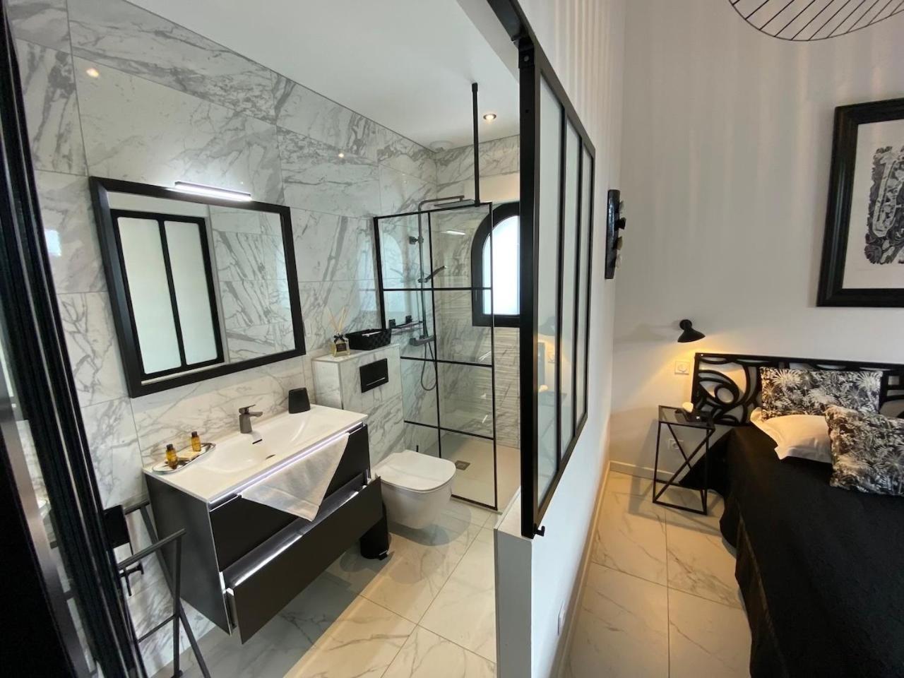 Hotel Particulier - Les Lodges Du Bassin D'Arcachon- Petit-Dejeuner Sur Demande- Prestations Haut De Gamme กูฌ็อง-เมสทราส ภายนอก รูปภาพ